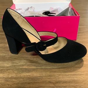 NWT IN BOX BLACK VINTAGE PUMPS
